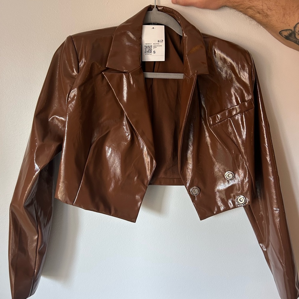 brown cropped leather blazer 🤎